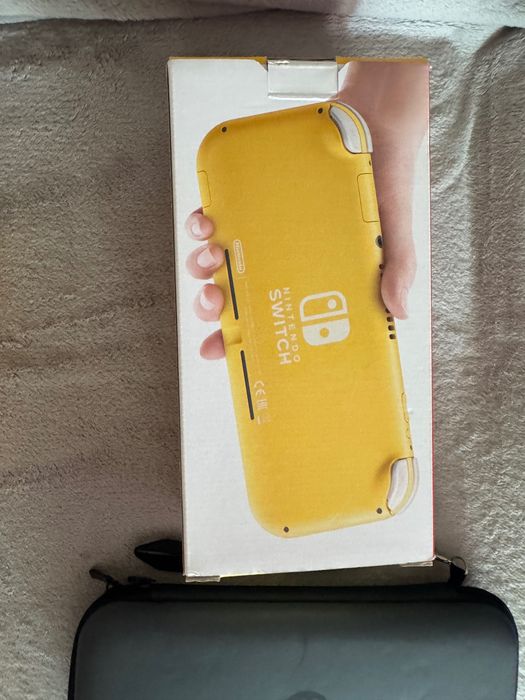 Nintendo Switch Lite Amarela (Como Nova + Caixa e Extras)