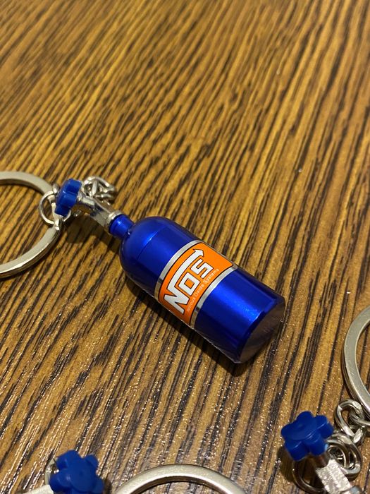 Na prezent Brelok butla nitro NOS