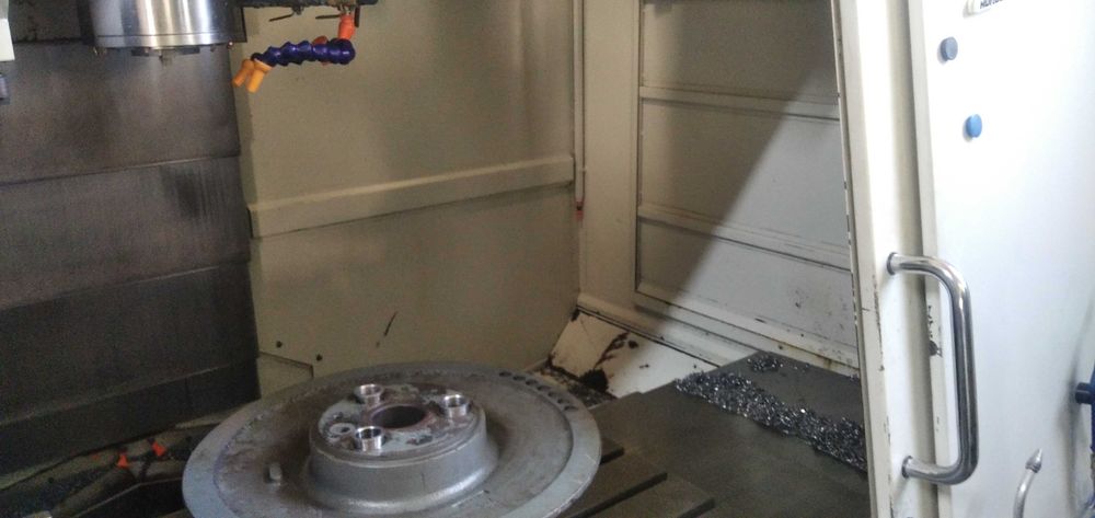 Обробний центр HURCO  VMX42, 2007 рік, дуже хороший стан,