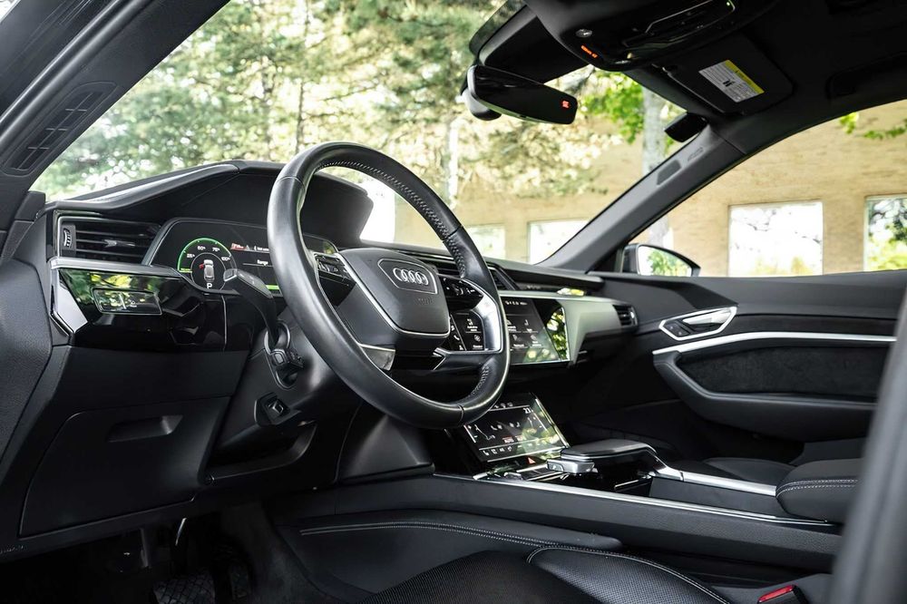 Audi e-tron      2019