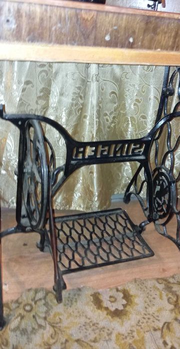 Стол от швейной машинки "Зингер"