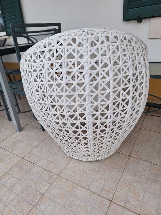 Cadeiroes tem as almofadas