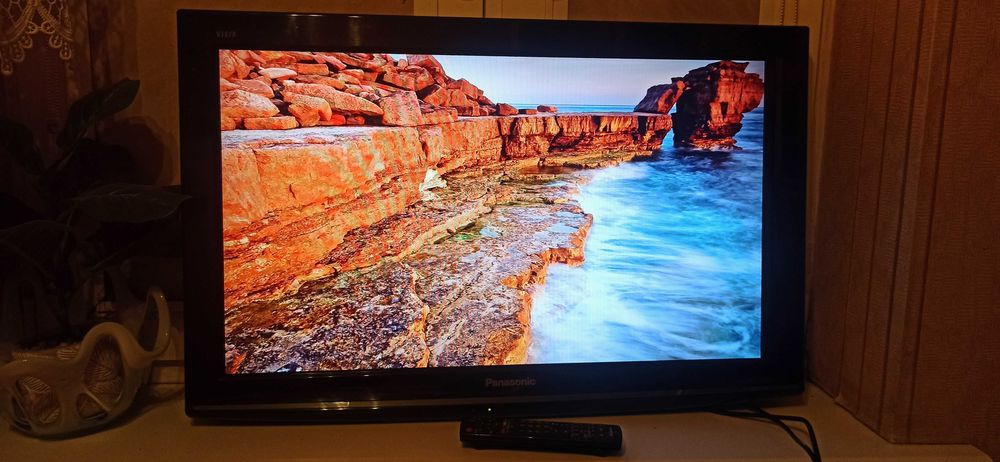 Telewizor/monitor Panasonic TX-L32X10P analog + oryg pilot