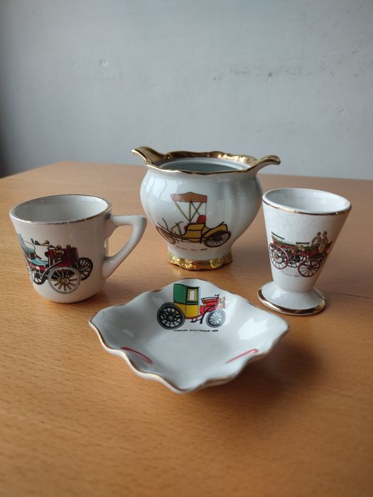 Conjunto de peças em cerâmica.