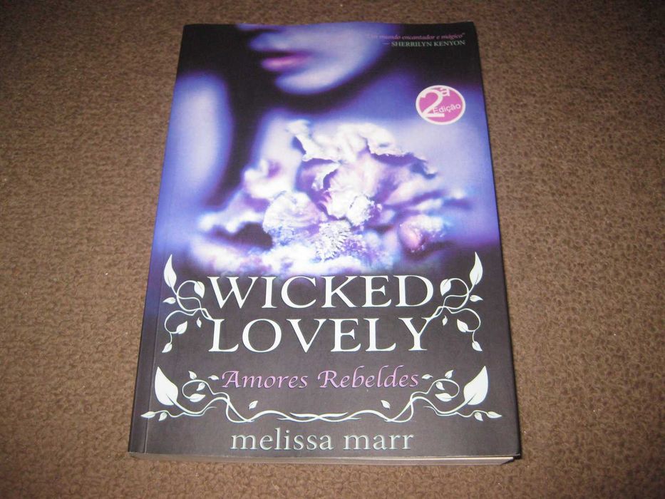 Livro "Amores Rebeldes" de Melissa Marr