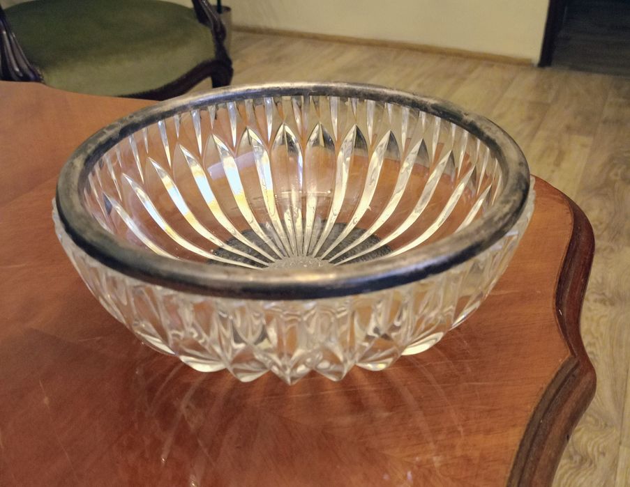 Stara waza z kryształu.