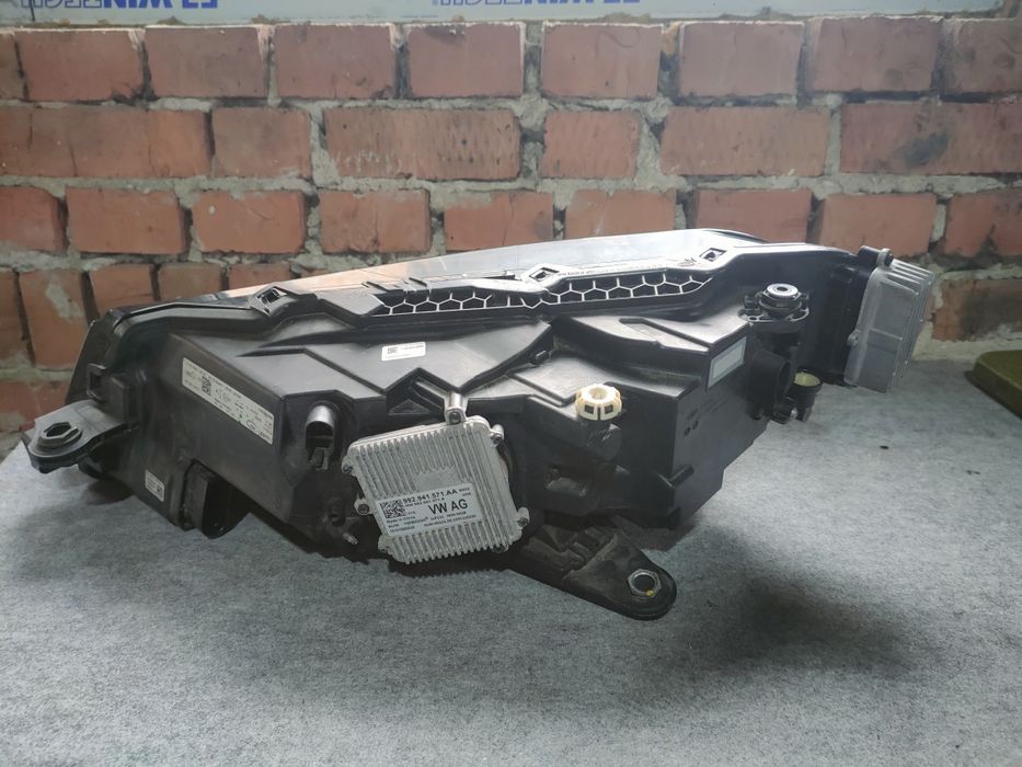 Фара передня шкода сюперб 3