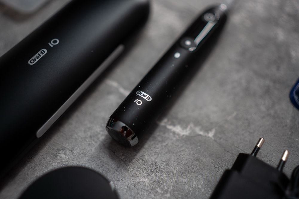 Szczoteczka elektryczna Oral-B iO Series 10 Cosmic Black