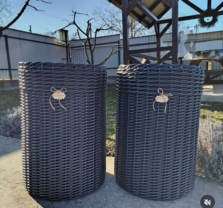 Кашпо з штучного ротангу