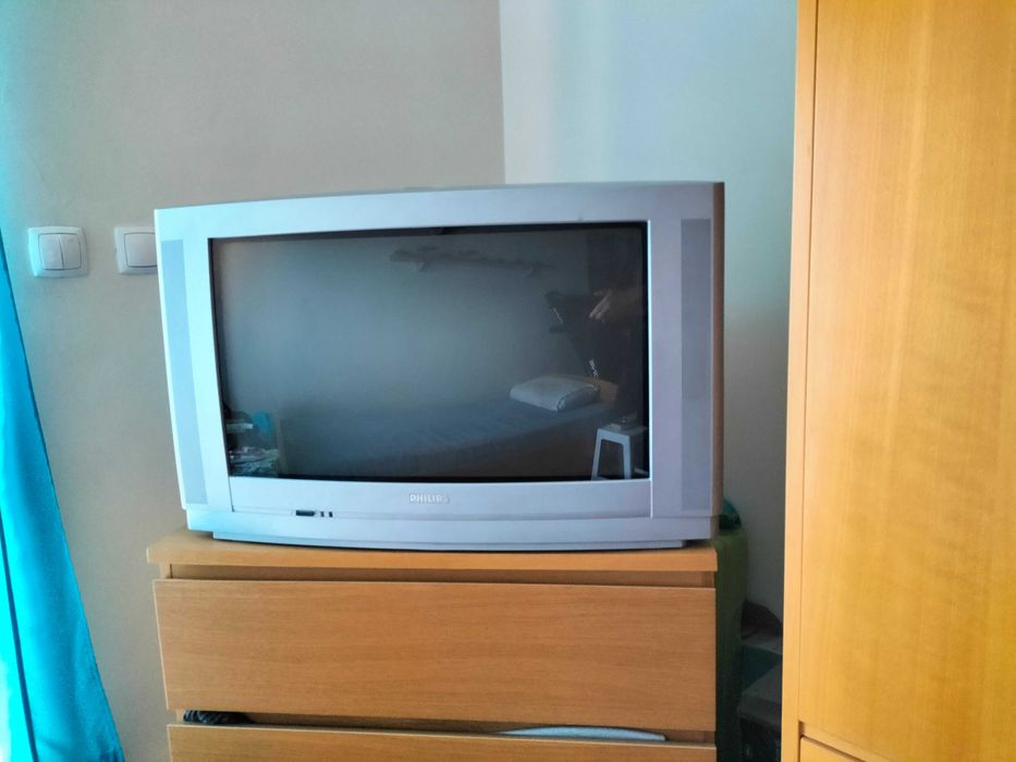 Televisão antiga a funcionar64171710838531121