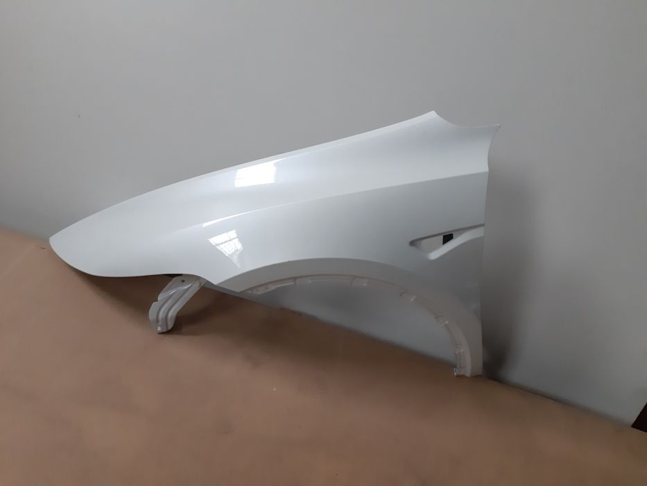 Крило ліве Tesla Model 3.