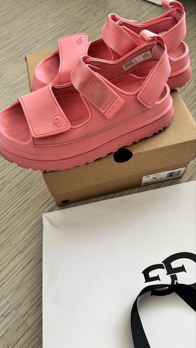 Продам сандалі UGG