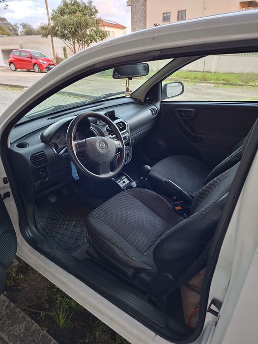 Opel Corsa C 2004 NEGOCIÁVEL