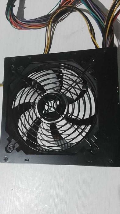 vendo uma fonte de alimentaçao como nova para torre computador de 500W