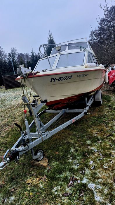 Łódź z silnikiem i przyczepka