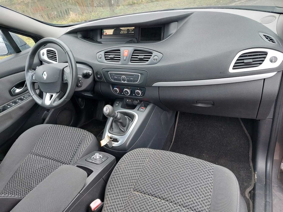 Renault  Scenic  2011