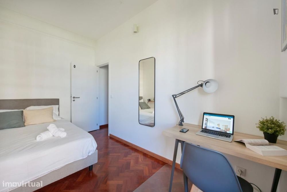 Quarto - localizado em São Sebastião Lisbon