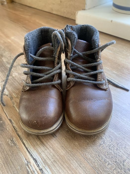 Дитячі демісезонні  шкіряні черевики 22-23