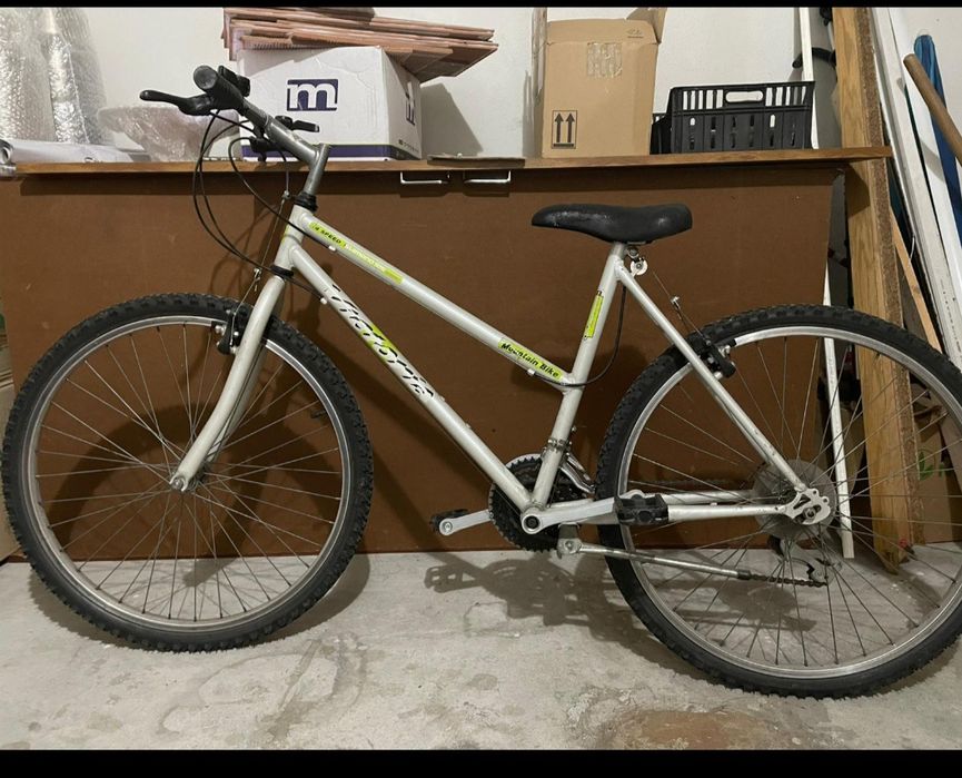 Bicicleta de senhora em bom estado