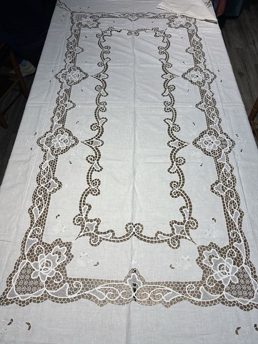 Toalha de mesa em linho com bordado manual e 12 guardanapos