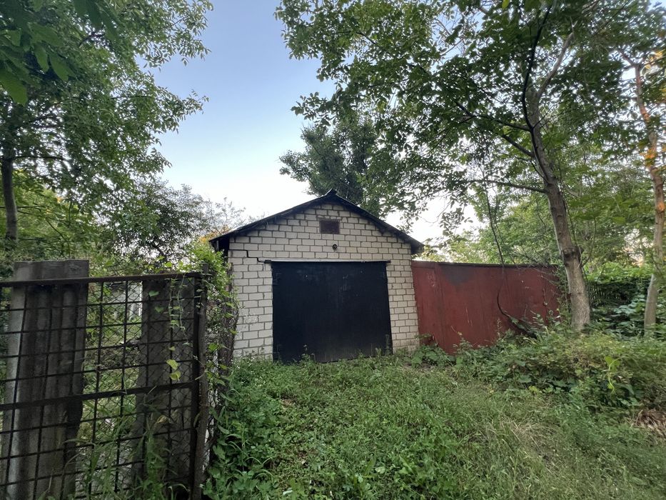 Пів будинку та ділянка провулок Рівненський