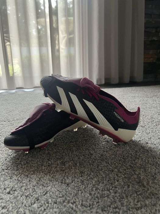 Chuteiras Adidas Predator NOVAS - Preto/ Bordeaux - Nunca usadas