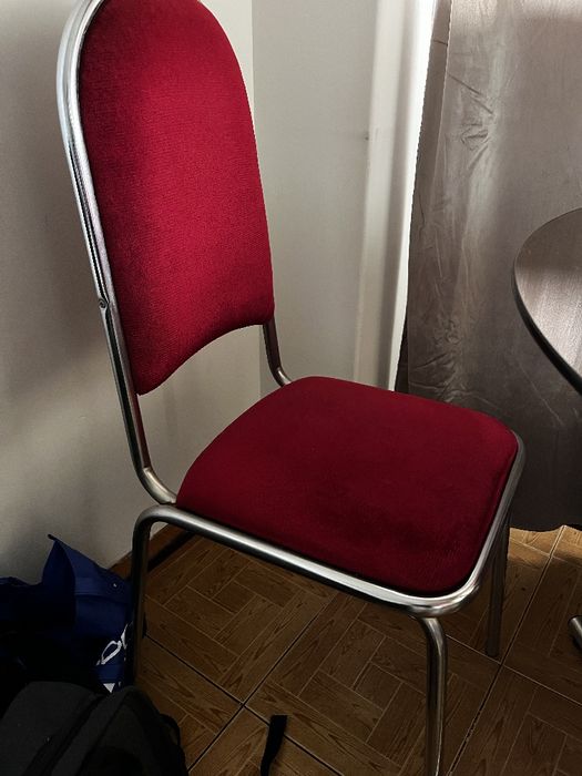 Mesa de vidro com 6 cadeiras