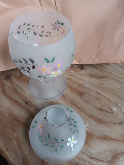 Boleira em vidro fosco pintada à mão