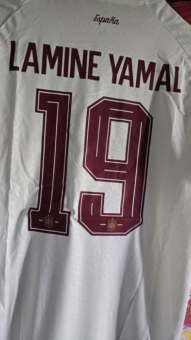 T-shirt Espanha Lamine Yamal 

Vários tamanhos

Novo e para entrega imediata