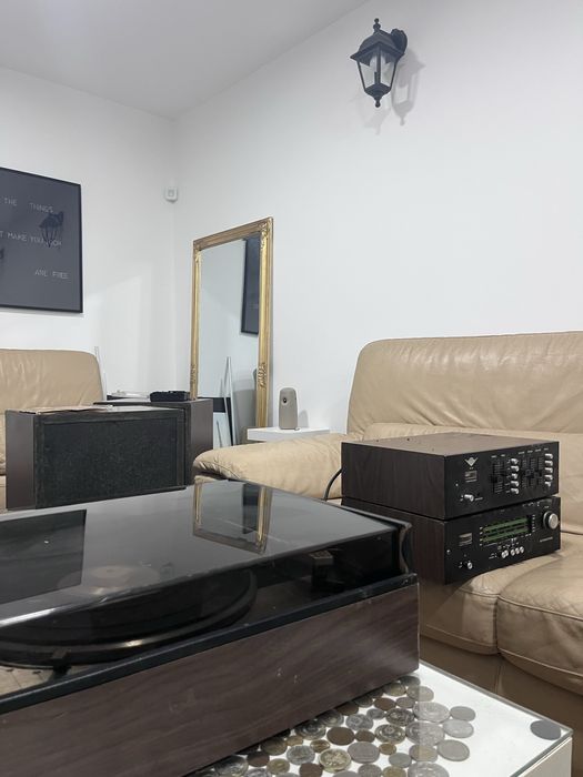 Gira discos , colunas , amplificador e rádio Lenco L75