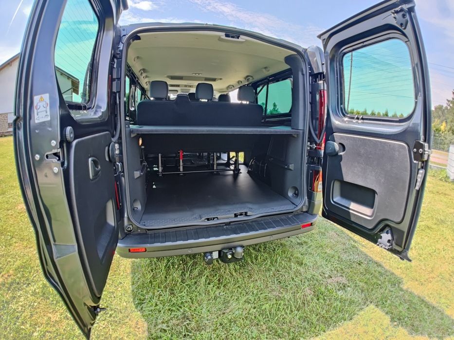 Wynajem busa, Wypożyczalnia, Bus 9 osób, kat. B