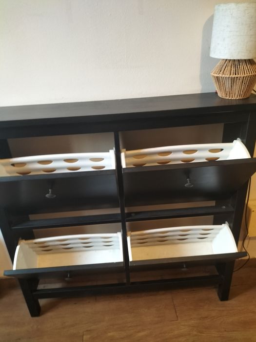 Sapateira Hemnes cor preta