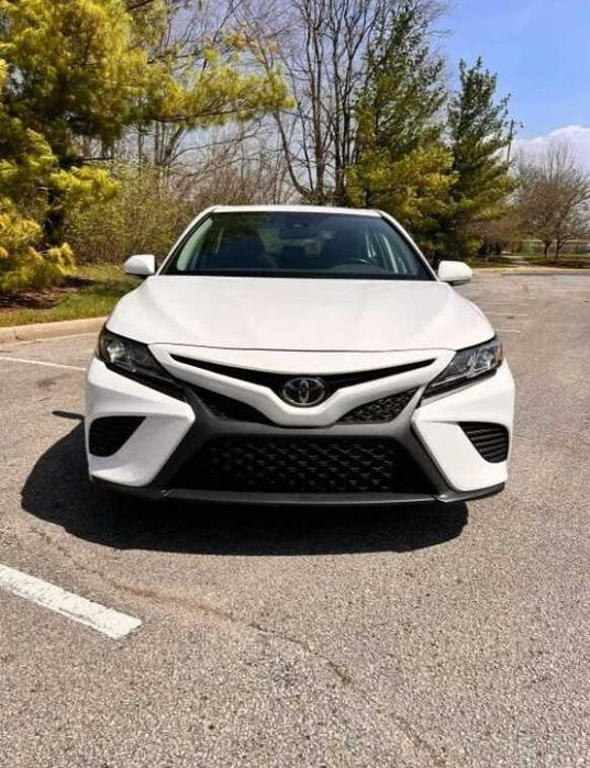Toyota Camry 2019 року