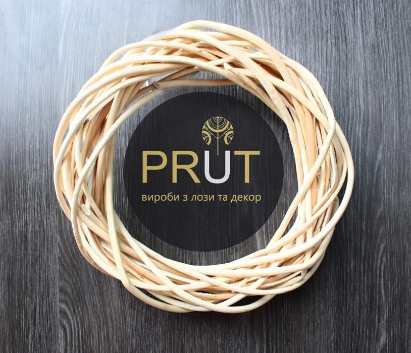 Вінок з лози. Різних розмірів та кольорів.