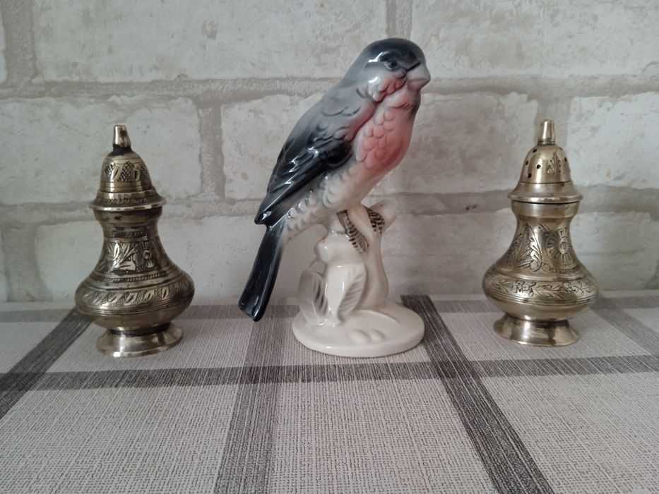 Солонки посеребряные Индия и Снегирь Германия