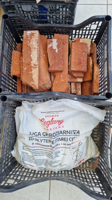 Ceglany renesans fuga stara biel, cegiełka