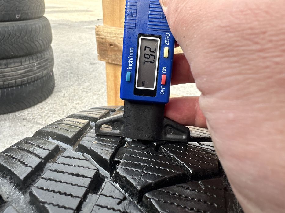 Шини зима 235/65 R17 резина на кросовер