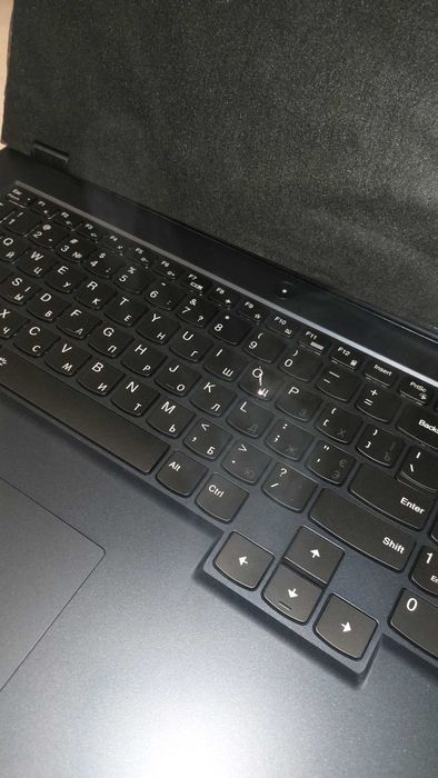 Гравировка клавиатур MacBook. Лазерная гравировка на клавиатуре Киев ...