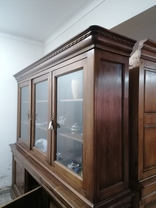 Móvel em Carvalho. Indicado para sala de jantar.