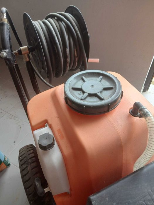 Bomba de carretilla con batteria 40 y 60 l marca stocker