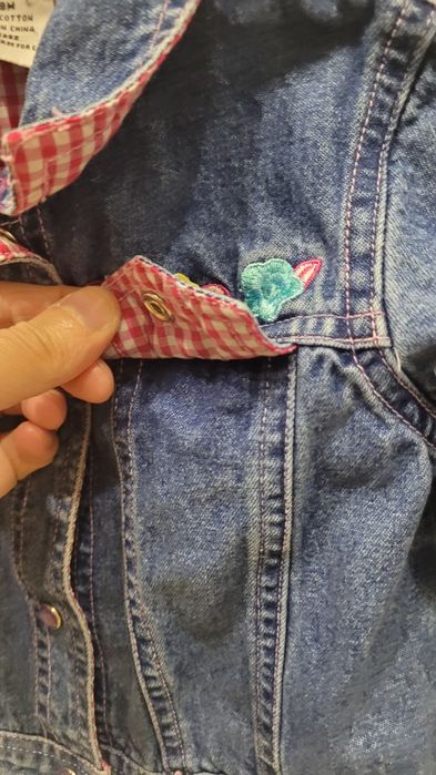 Jeansowa kurteczka z kwiatami 74