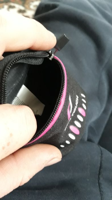 Продам сумочку на кисть  для занятий спортом