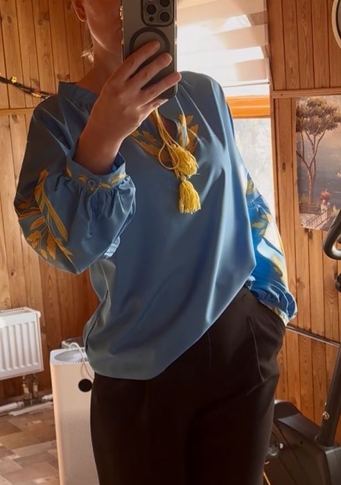 Сучасна вишиванка.