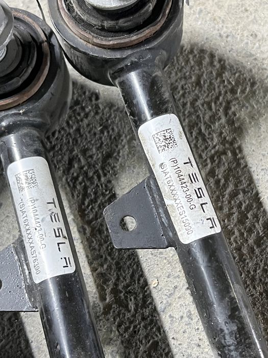 Рычаг поперечный верхний задний правый левый Тесла 3 Разборка