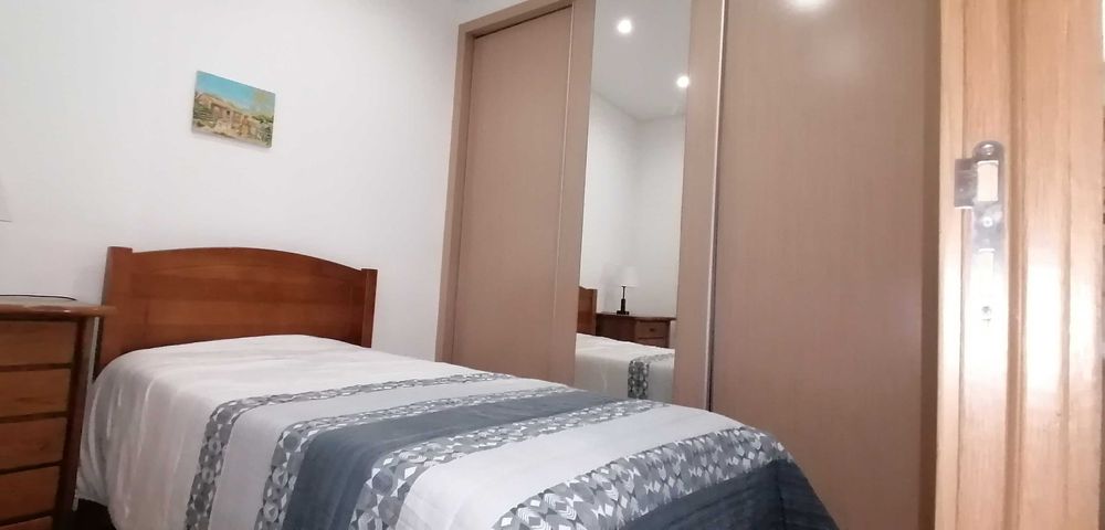 Casa de férias T2 no centro de Sesimbra a 90 metros da praia.