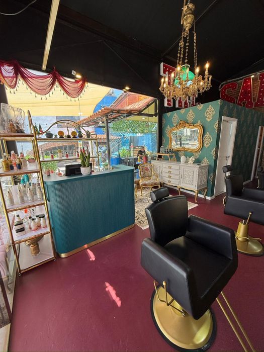 Salão de Beleza Premium a venda totalmente equipado pronto a trabalhar