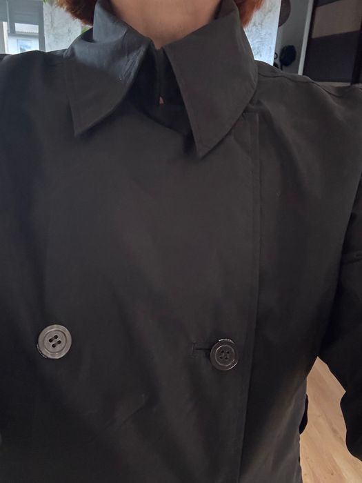 Czarny krótki płaszczyk - prochowiec