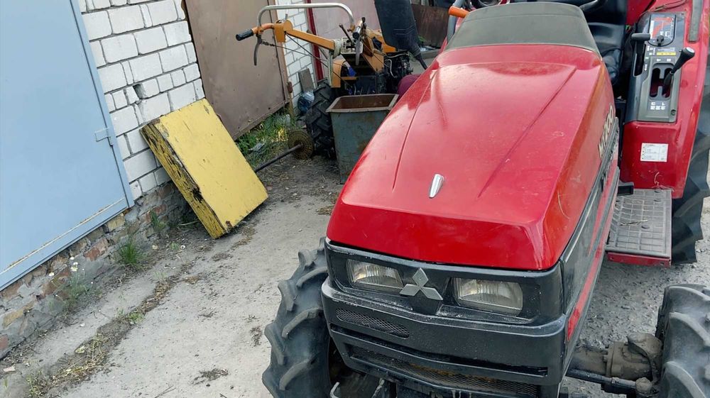 Стара ціна 6700 $. Продаю Міsubishi MT200 + (Фреза, Плуг, Картоплекопалка, Віялка, Дах)