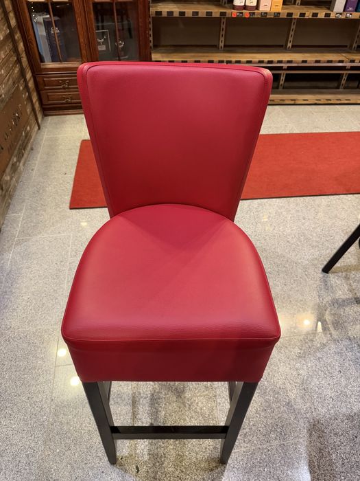 Krzesła barowe / hokery czerwone – 12 sztuk – stan jak nowe