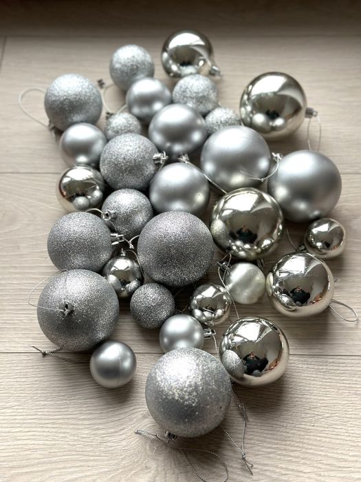 Bombki na choinkę. Srebrne. 30 sztuk.